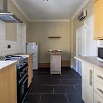 3 Bedroom Spacious 10 Mins Walk From Hospital Casa vacanze