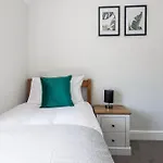 3 Bedroom Spacious 10 Mins Walk From Hospital * Middlesbrough