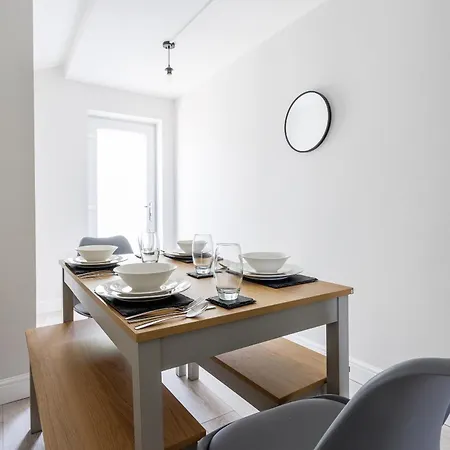 3 Bedroom Spacious 10 Mins Walk From Hospital * Middlesbrough