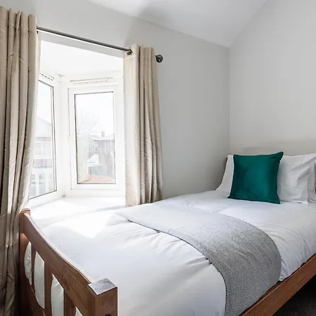 度假居 3 Bedroom Spacious 10 Mins Walk From Hospital 米德尔斯伯勒