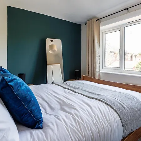 3 Bedroom Spacious 10 Mins Walk From Hospital 度假居 米德尔斯伯勒