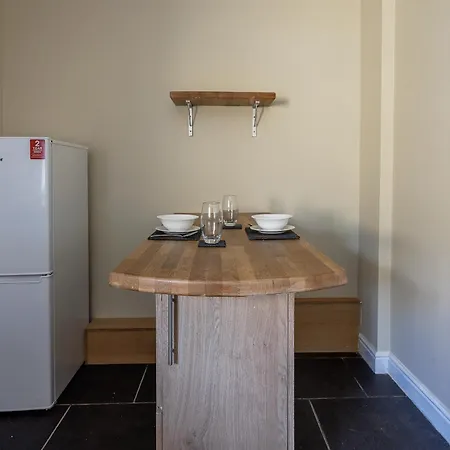 Feriehus 3 Bedroom Spacious 10 Mins Walk From Hospital *